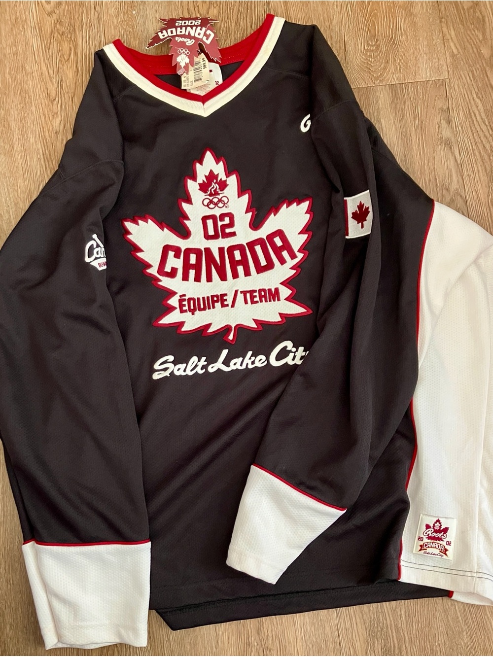 Vintage Roots Canada '02 Salt Lake City Hockey Jersey - Black, White & Red